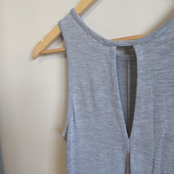 J.Crew XS Sleeveless top. Faux layered look. - Picture 4 of 5